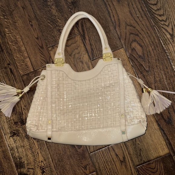 ELLIOTT LUCCA Elegant Cream Handbag with Gold Accents - Picture 3 of 5
